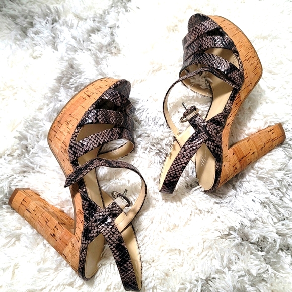 Marc Fisher Faux Snake Skin Cork Heels Size 6M - Picture 6 of 9